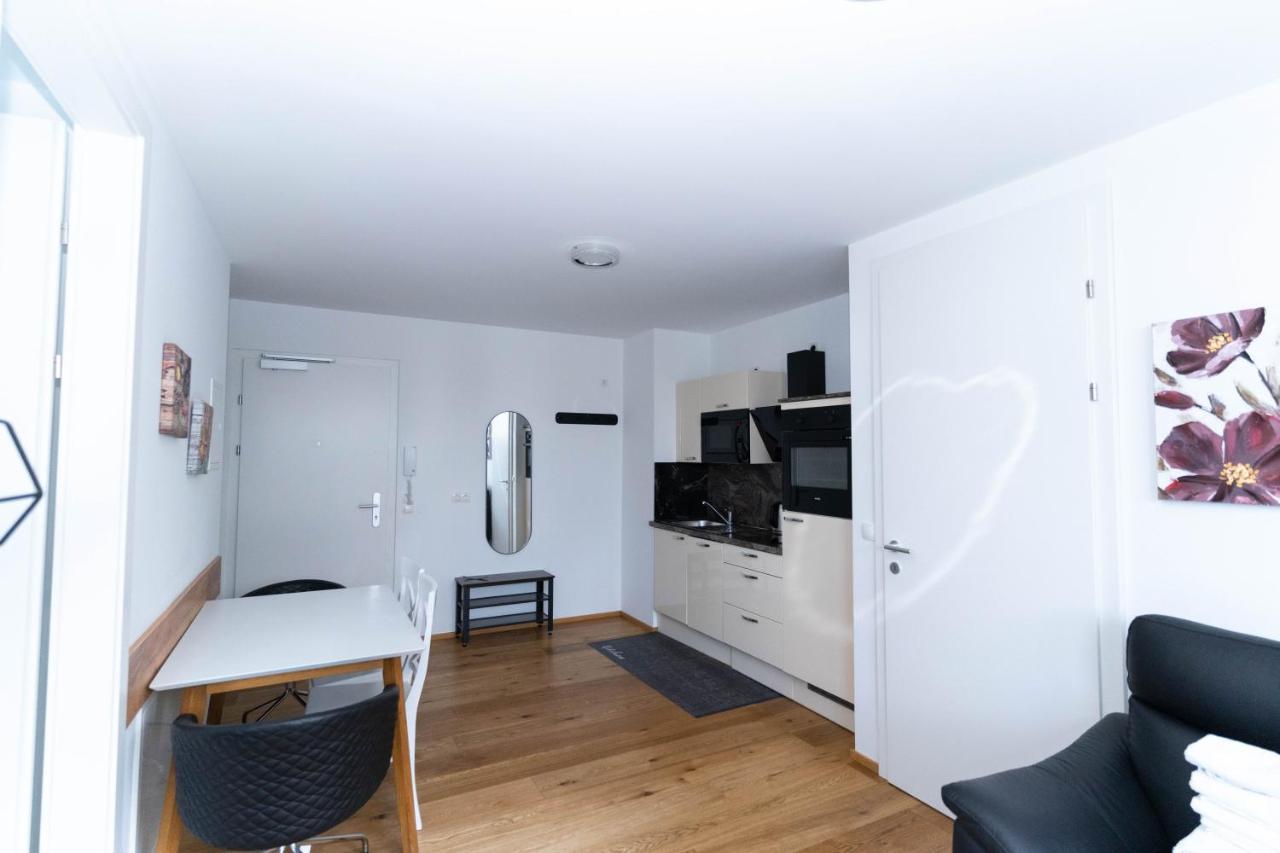 Modern Apartment With Tiny Garden Near City Center Vienna Esterno foto