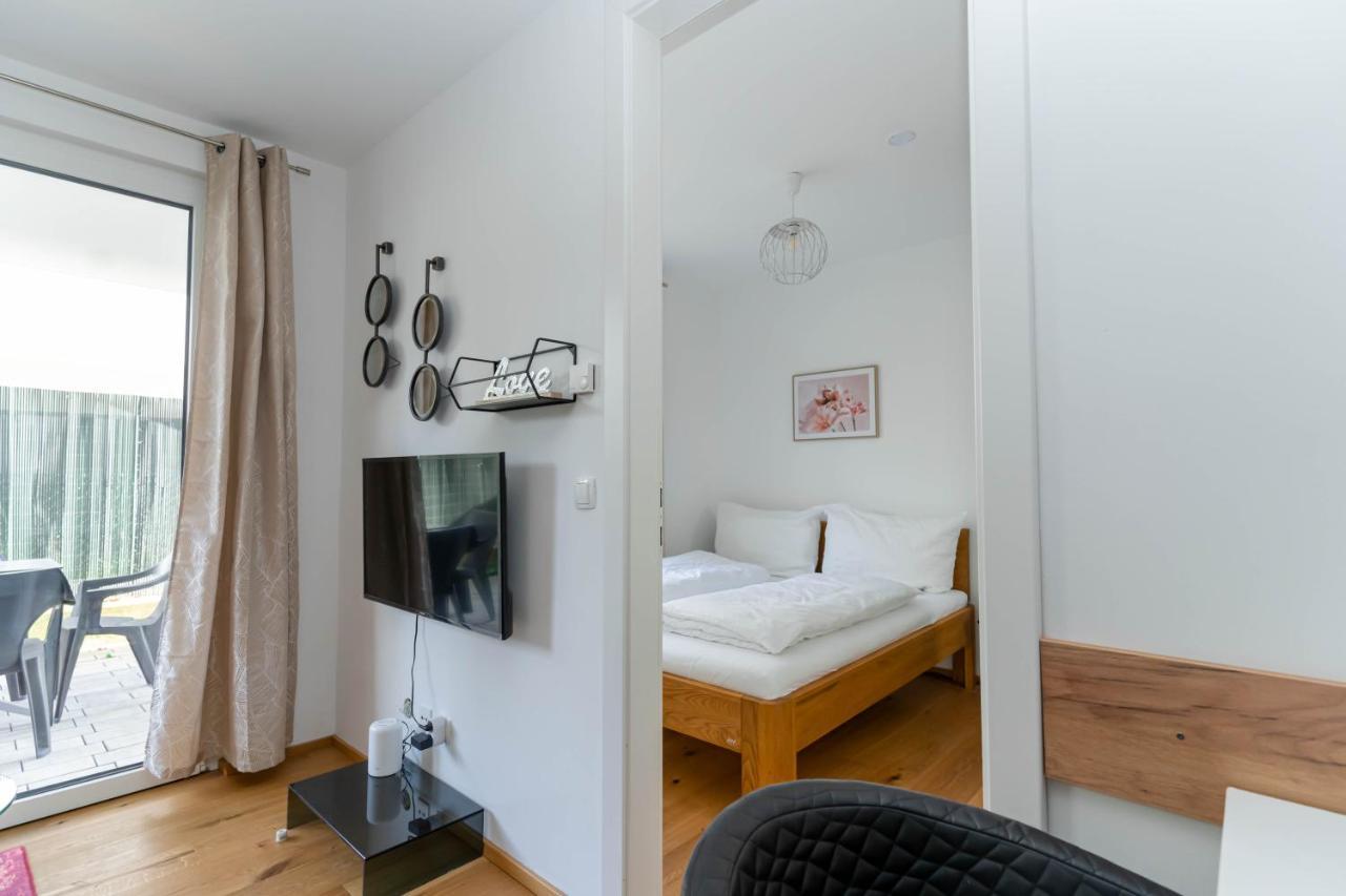Modern Apartment With Tiny Garden Near City Center Vienna Esterno foto