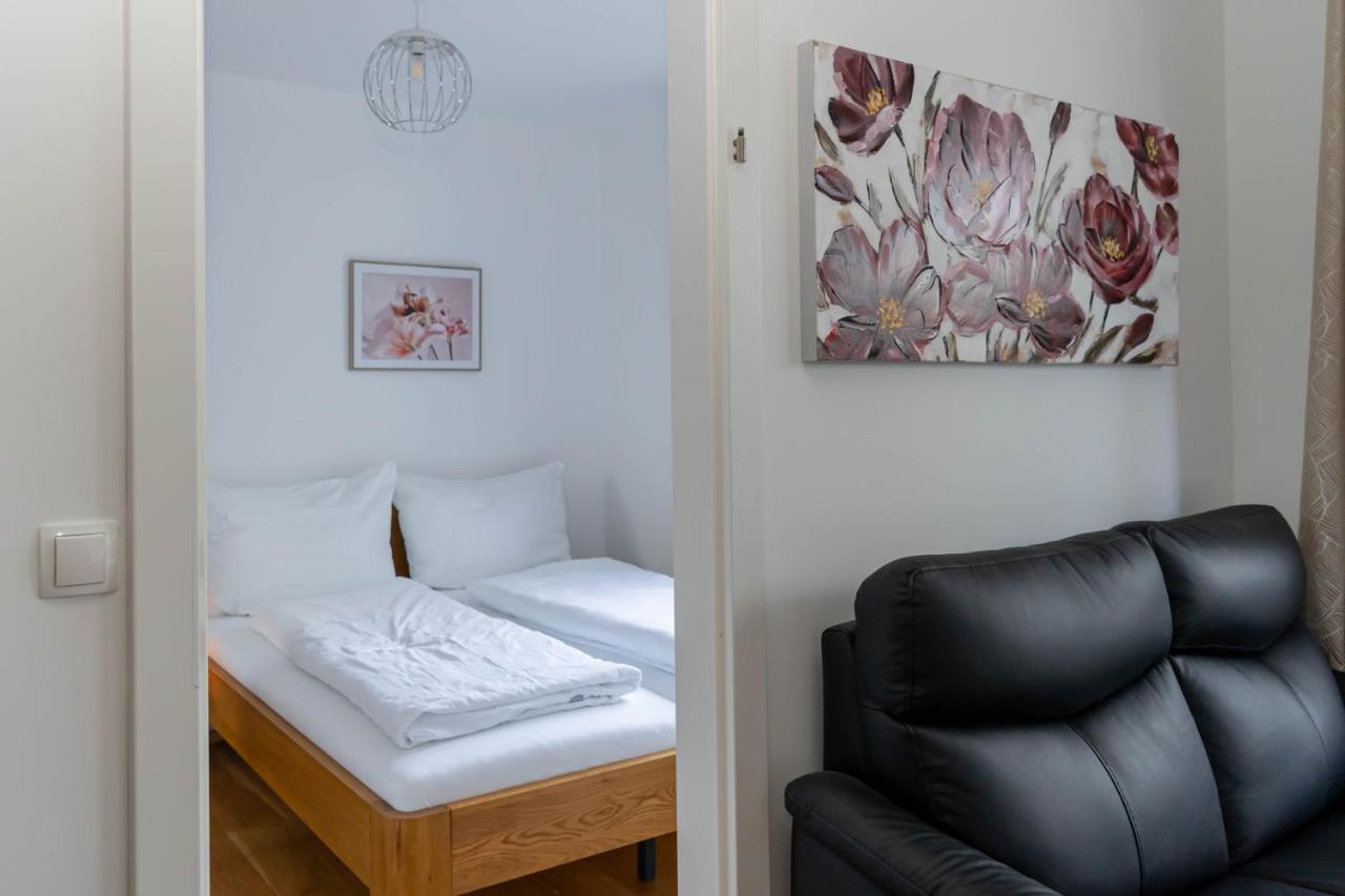 Modern Apartment With Tiny Garden Near City Center Vienna Esterno foto