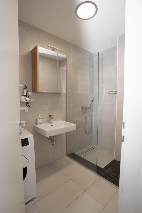 Modern Apartment With Tiny Garden Near City Center Vienna Esterno foto