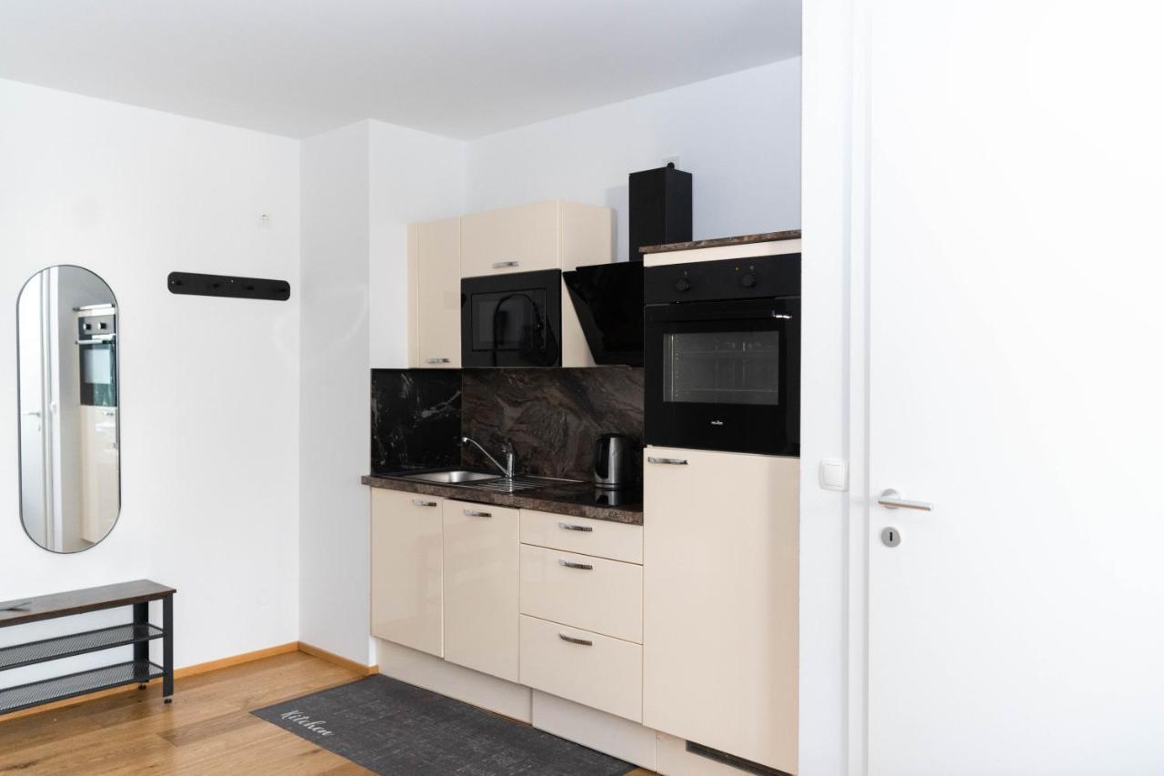 Modern Apartment With Tiny Garden Near City Center Vienna Esterno foto