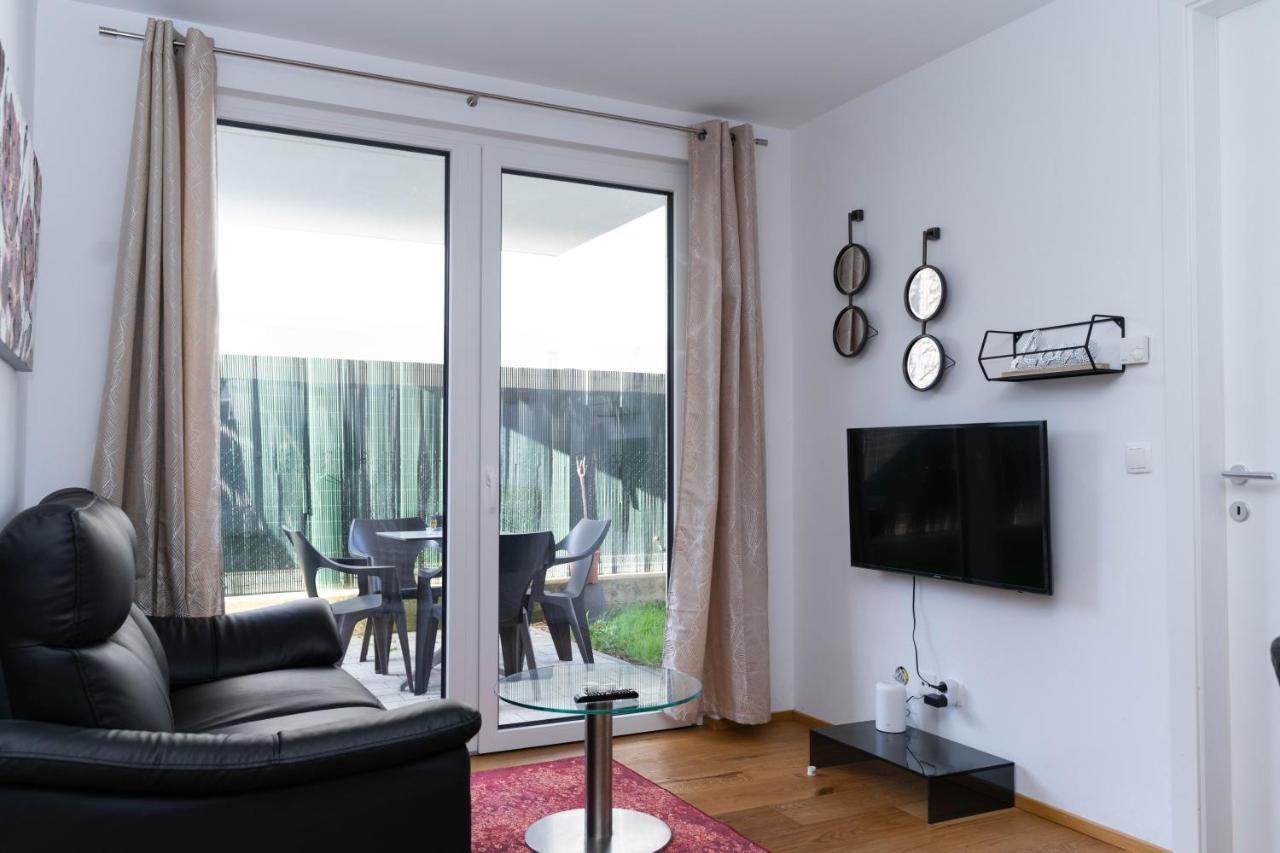 Modern Apartment With Tiny Garden Near City Center Vienna Esterno foto