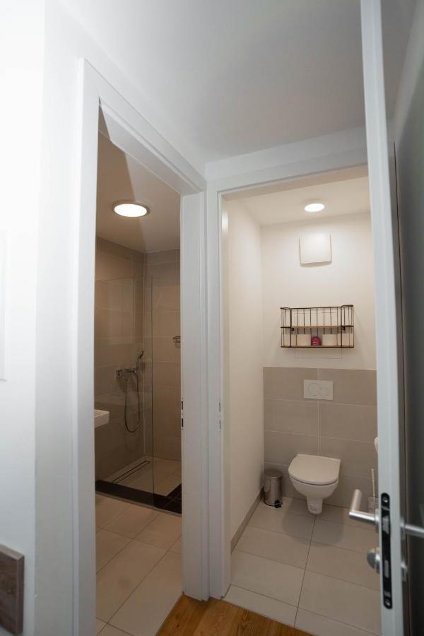 Modern Apartment With Tiny Garden Near City Center Vienna Esterno foto