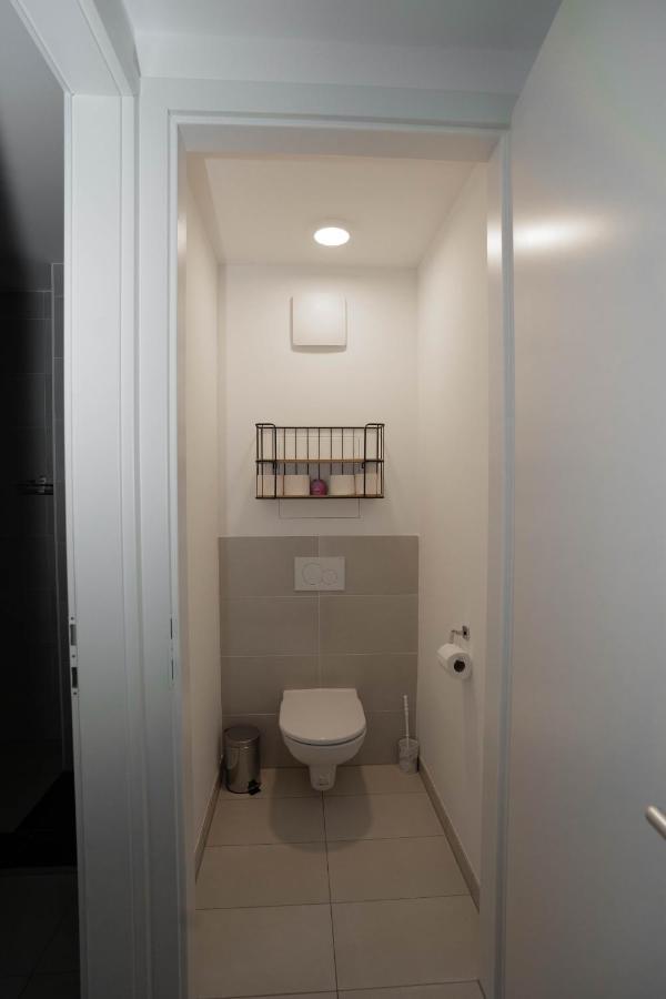 Modern Apartment With Tiny Garden Near City Center Vienna Esterno foto